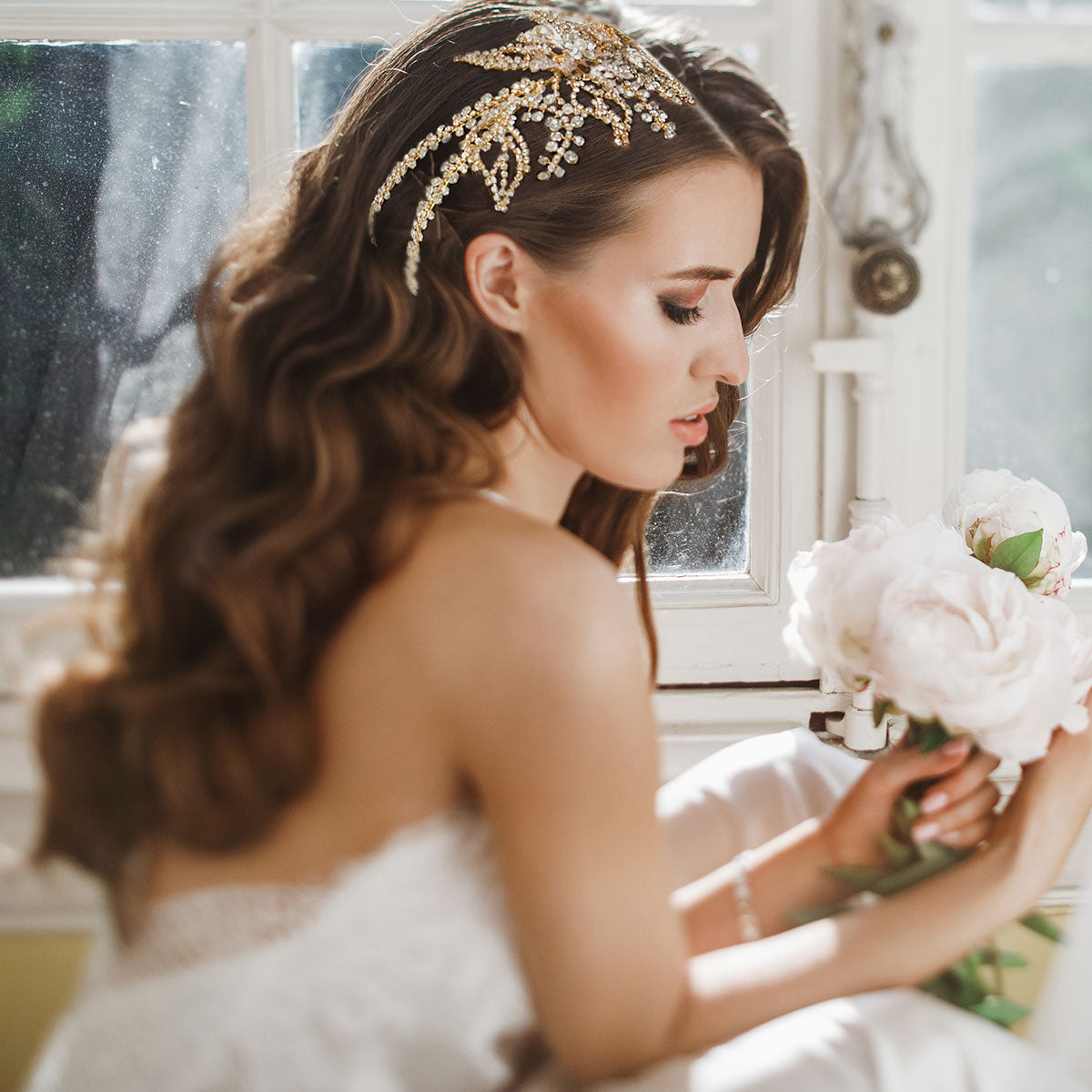 قطعة شعر العروسة مرصعة بأحجار الراين الذهبية