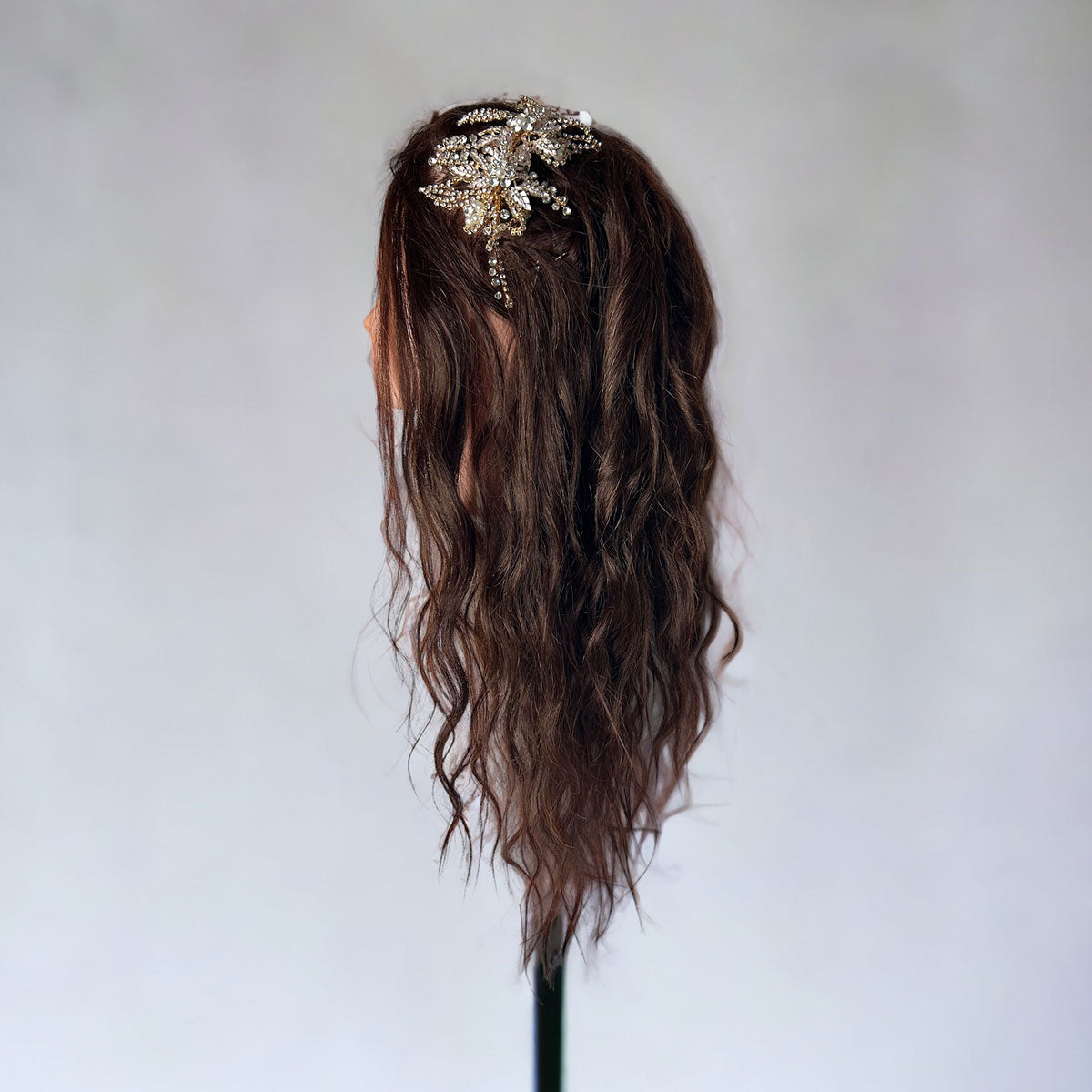 قطعة شعر العروسة مرصعة بأحجار الراين الذهبية