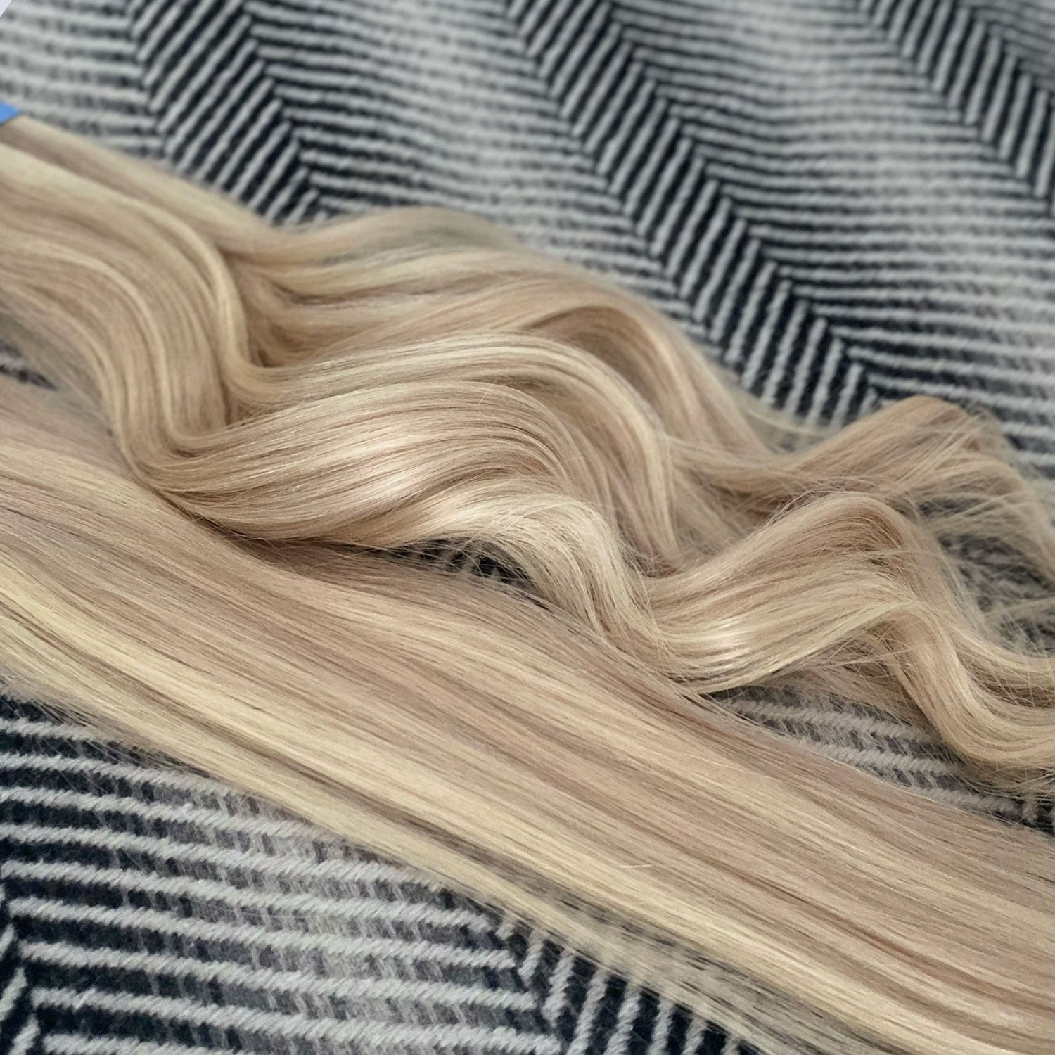 Keratin Bond Hair Extensions Mini Flat Tip #18a/60 Ash and Platinum Blonde Highlights